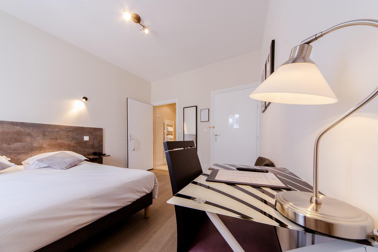 Logis Hotel - Le Petit Bellon Senlis  Ngoại thất bức ảnh