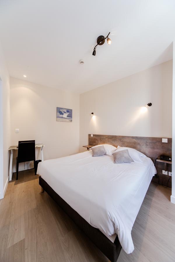 Logis Hotel - Le Petit Bellon Senlis  Ngoại thất bức ảnh
