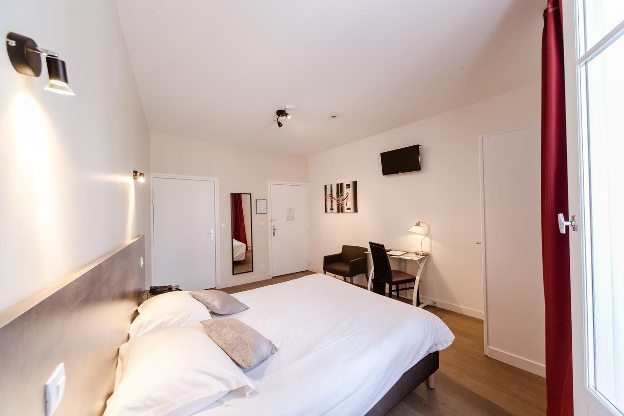 Logis Hotel - Le Petit Bellon Senlis  Ngoại thất bức ảnh