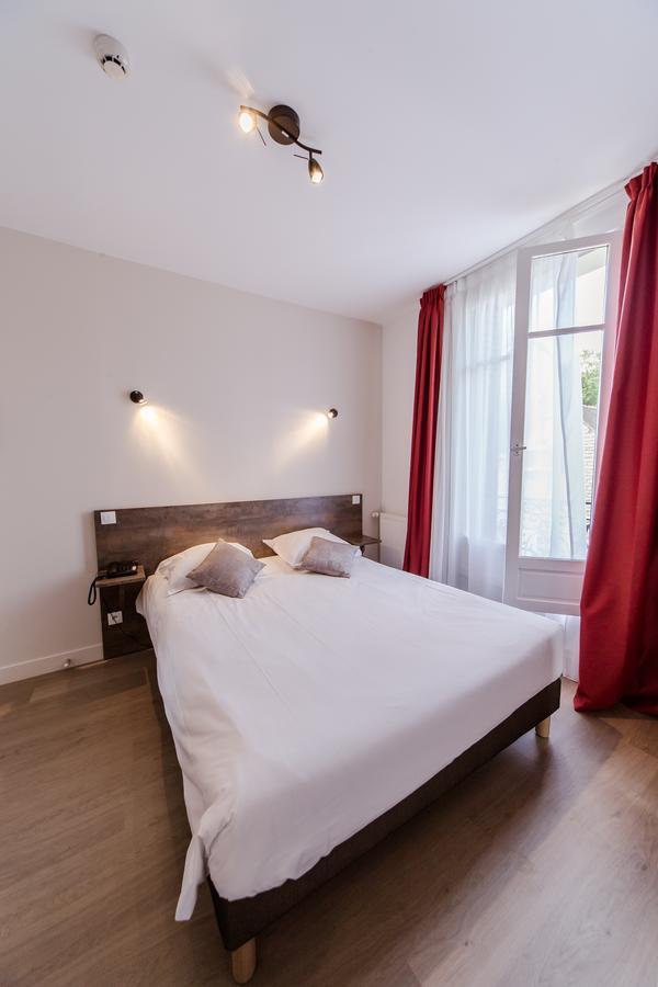 Logis Hotel - Le Petit Bellon Senlis  Ngoại thất bức ảnh