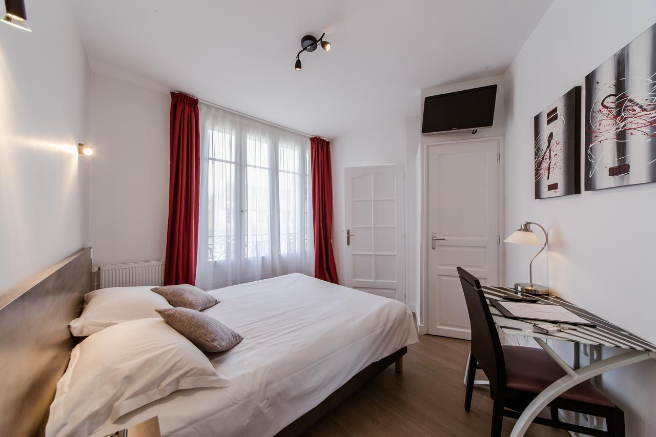 Logis Hotel - Le Petit Bellon Senlis  Ngoại thất bức ảnh