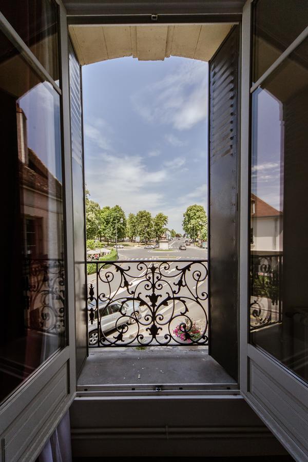 Logis Hotel - Le Petit Bellon Senlis  Ngoại thất bức ảnh